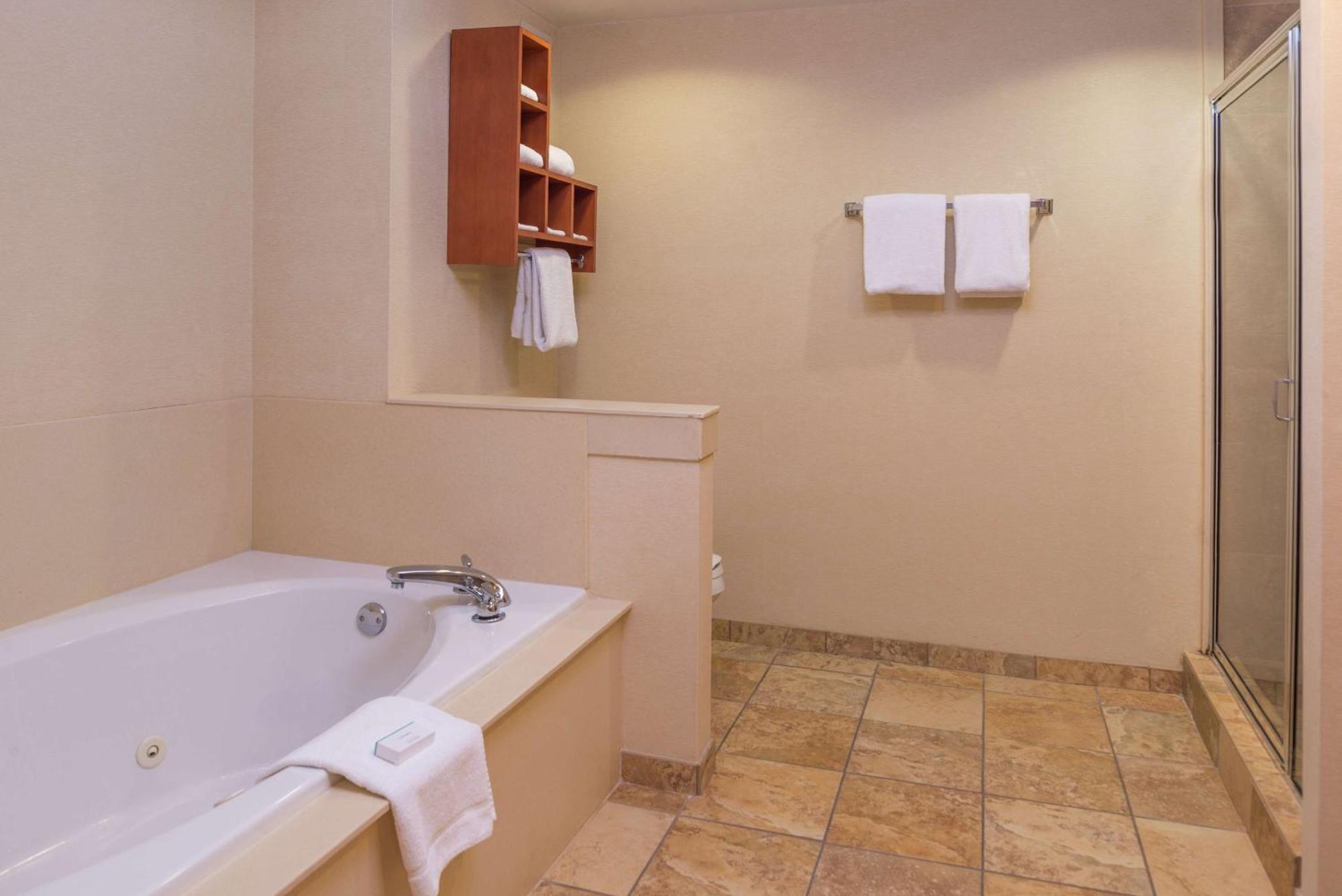 Hampton Inn & Suites Charlotte Arrowood Rd Dış mekan fotoğraf