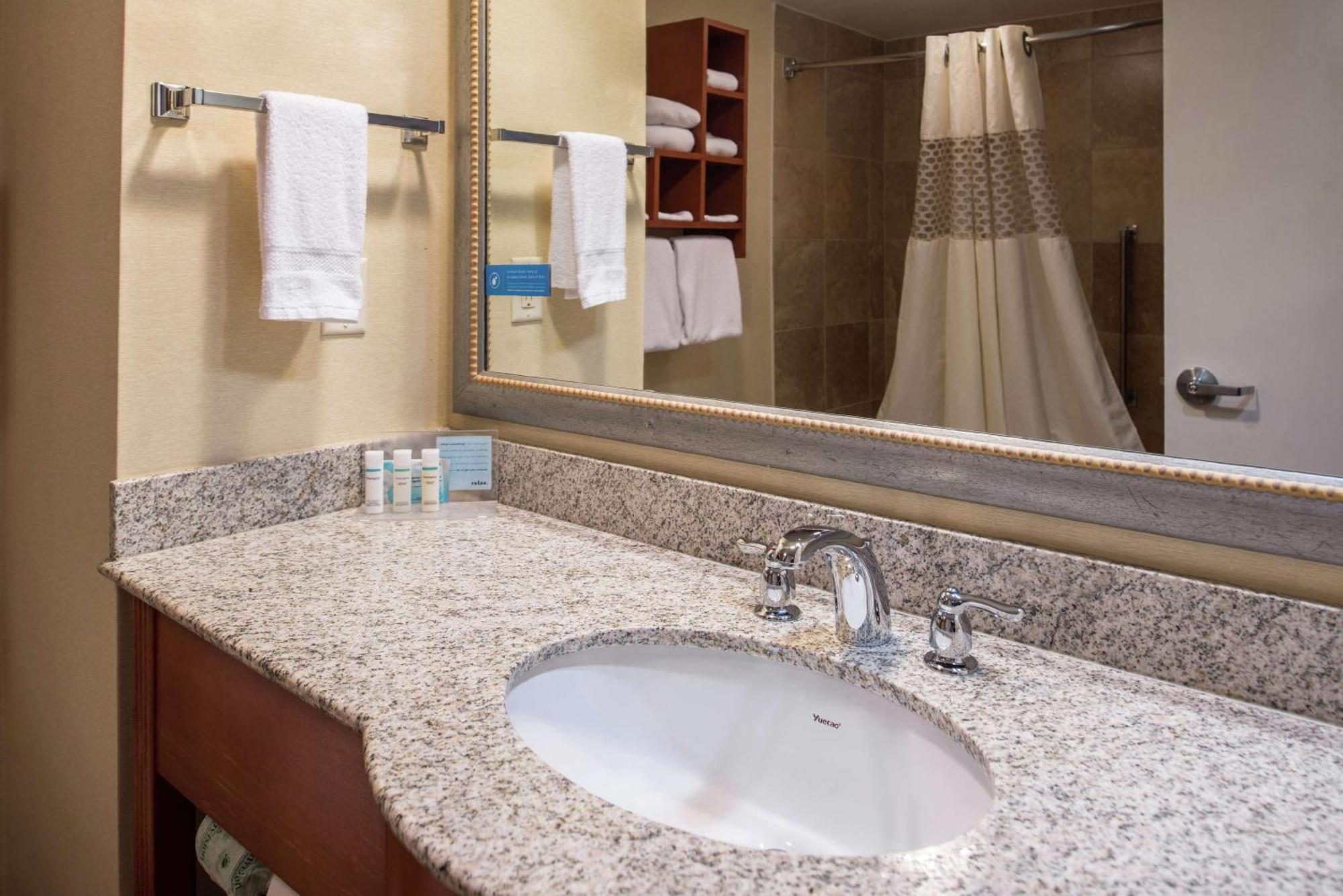 Hampton Inn & Suites Charlotte Arrowood Rd Dış mekan fotoğraf