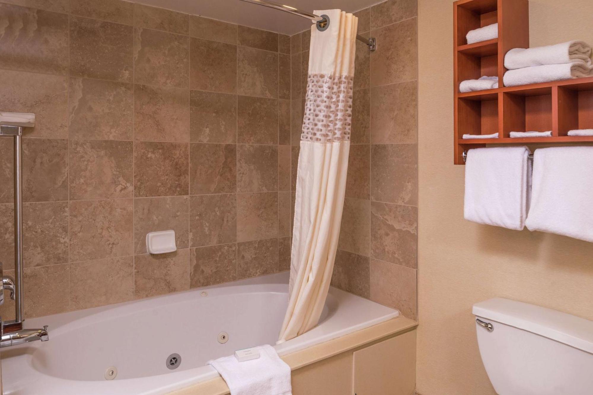 Hampton Inn & Suites Charlotte Arrowood Rd Dış mekan fotoğraf