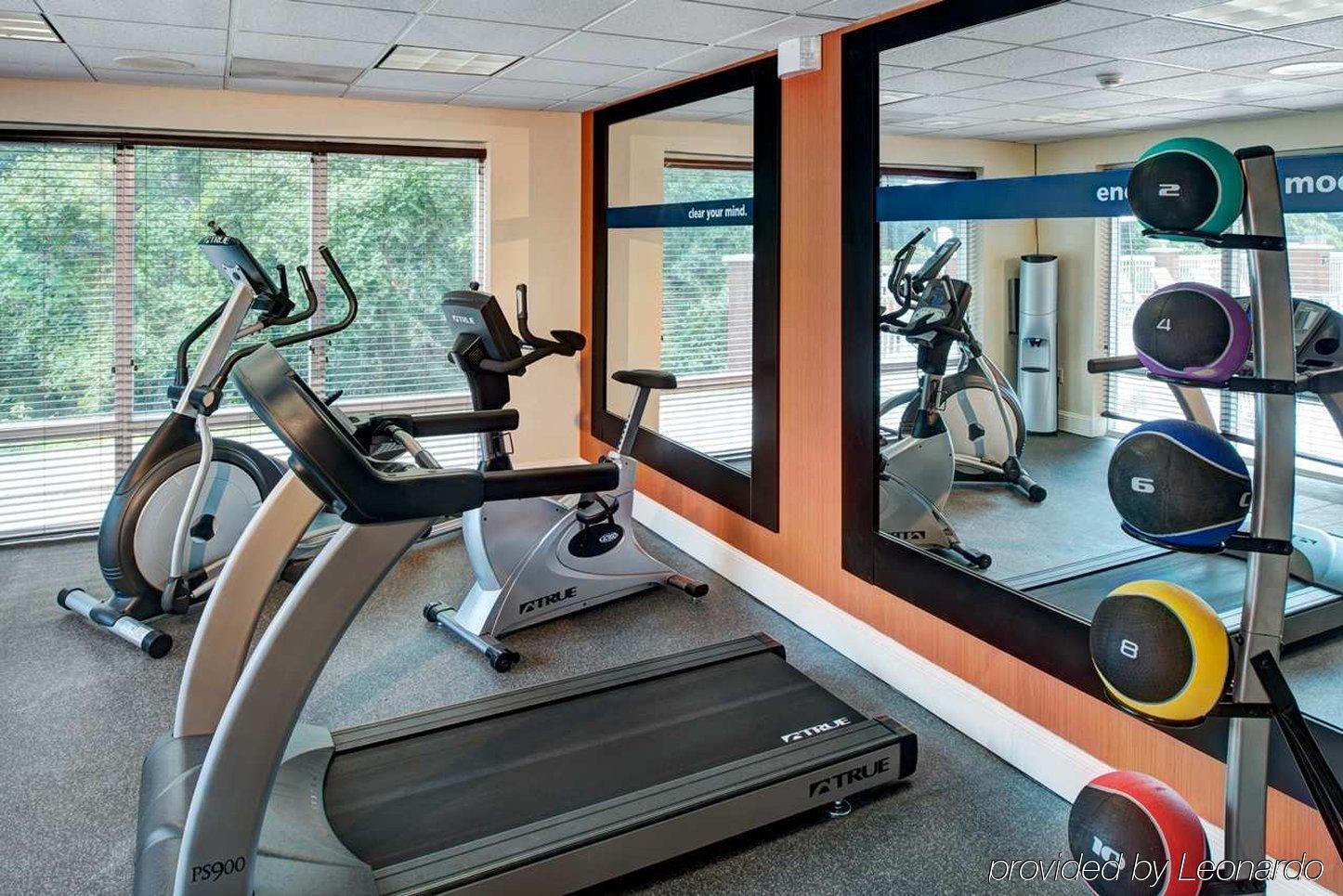 Hampton Inn & Suites Charlotte Arrowood Rd Konforlar fotoğraf